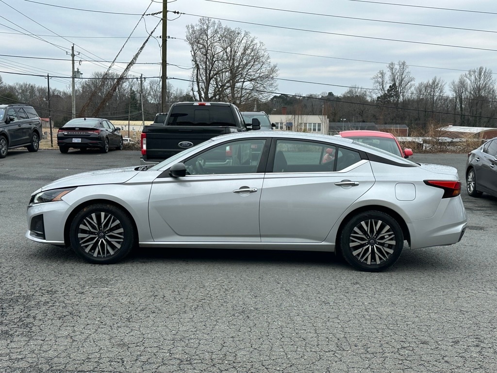 Used 2024 Nissan Altima 2.5 SV Sedan