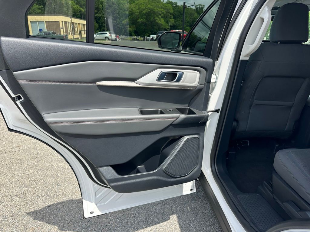 2025 Ford Explorer Active - Photo 23