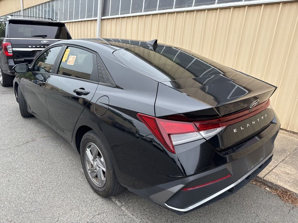 Used 2025 Hyundai Elantra