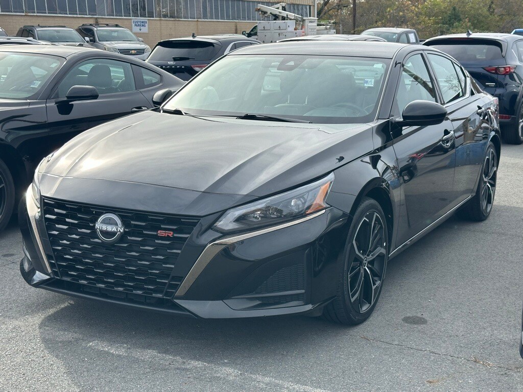 2024 Nissan Altima 2.5 SR photo 2
