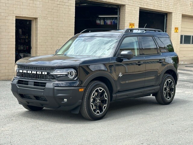 2025 Ford Bronco Sport Outer Banks photo 2