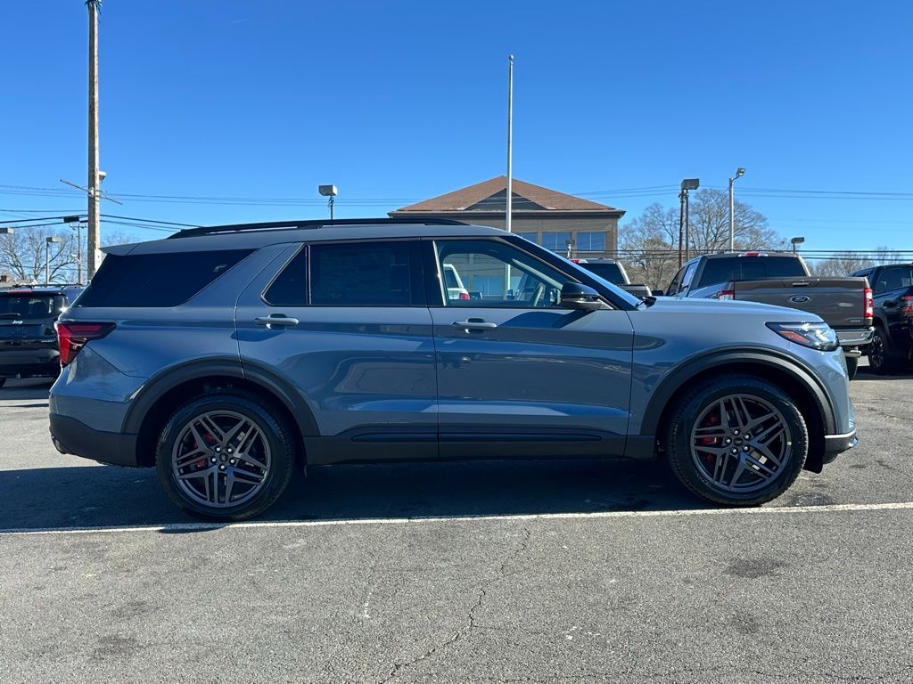 2026 Ford Explorer ST - Photo 9