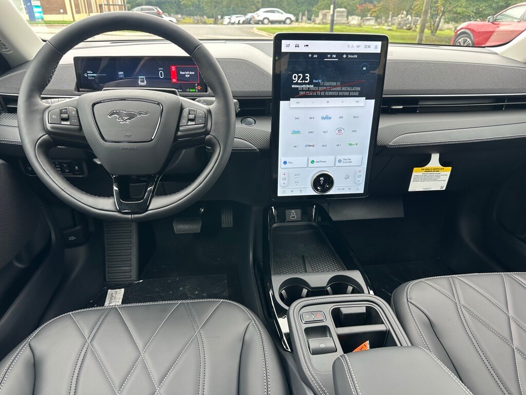 2025 Ford Mustang Mach-E Select photo 4