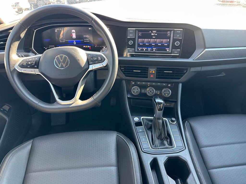 Used 2024 Volkswagen Jetta 1.5T SE Sedan
