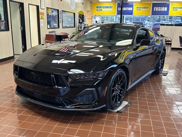 2025 Ford Mustang GT photo 2