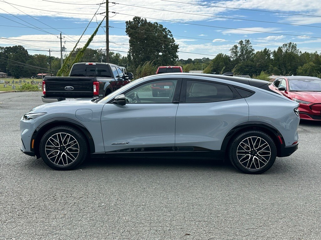 2024 Ford Mustang Mach-E Premium photo 3