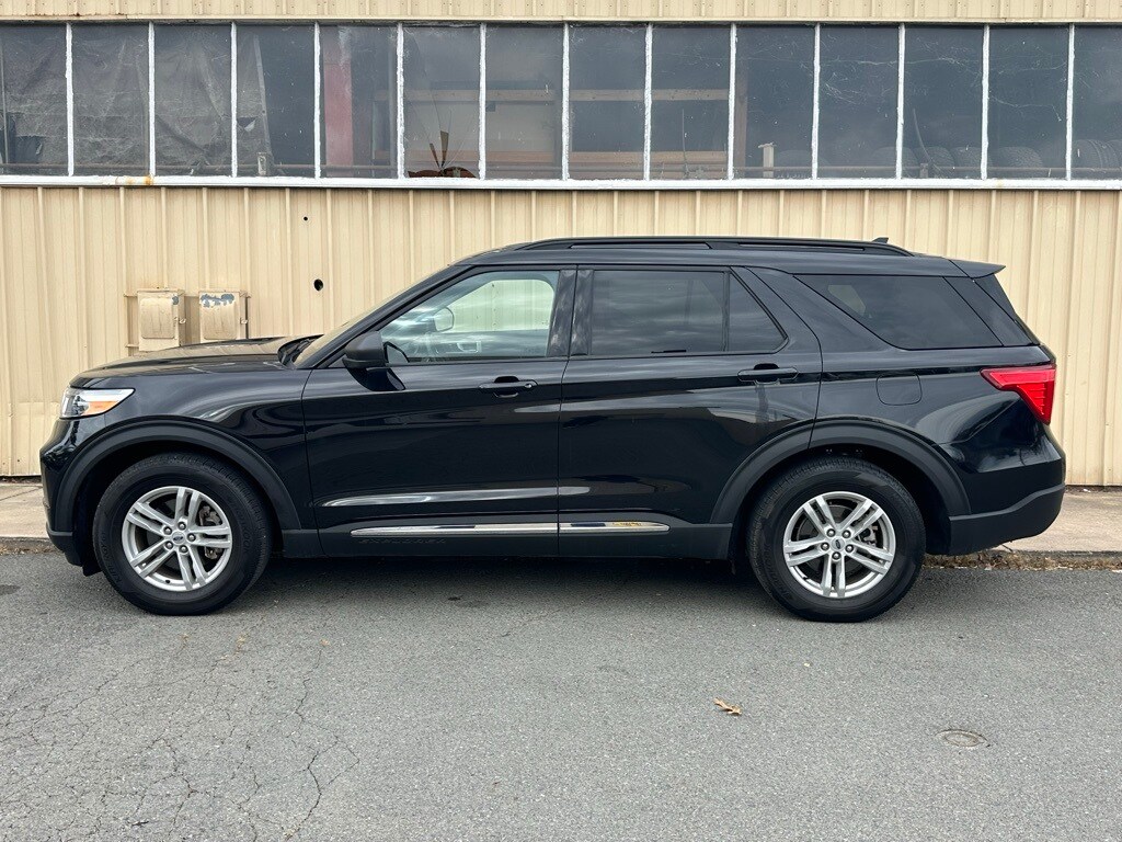 2024 Ford Explorer XLT photo 2