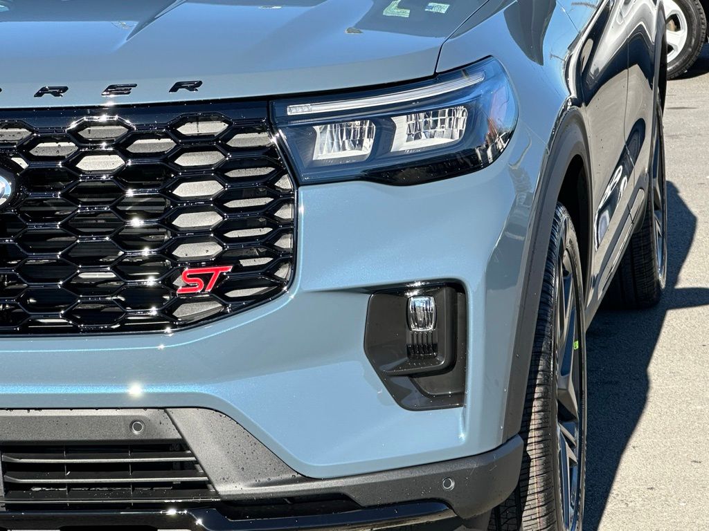 2026 Ford Explorer ST - Photo 38