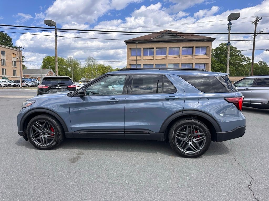 Used 2025 Ford Explorer ST SUV