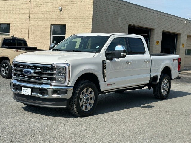 2025 Ford F-350 photo 2