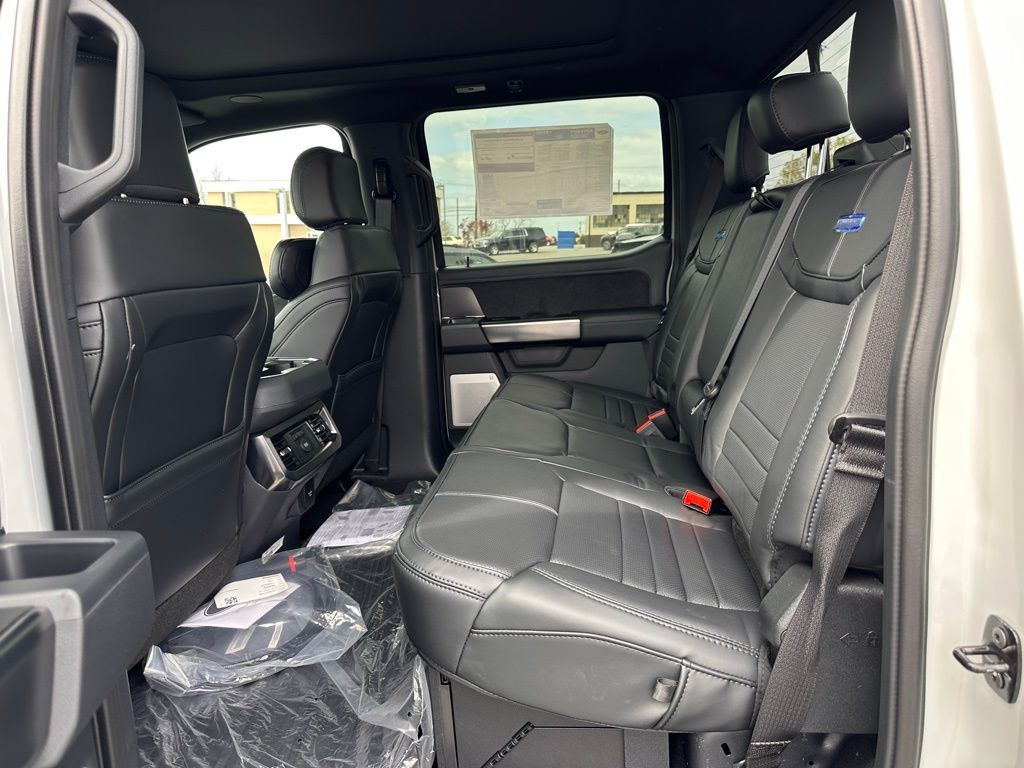 2026 Ford F-250 Super Duty Platinum - Photo 25