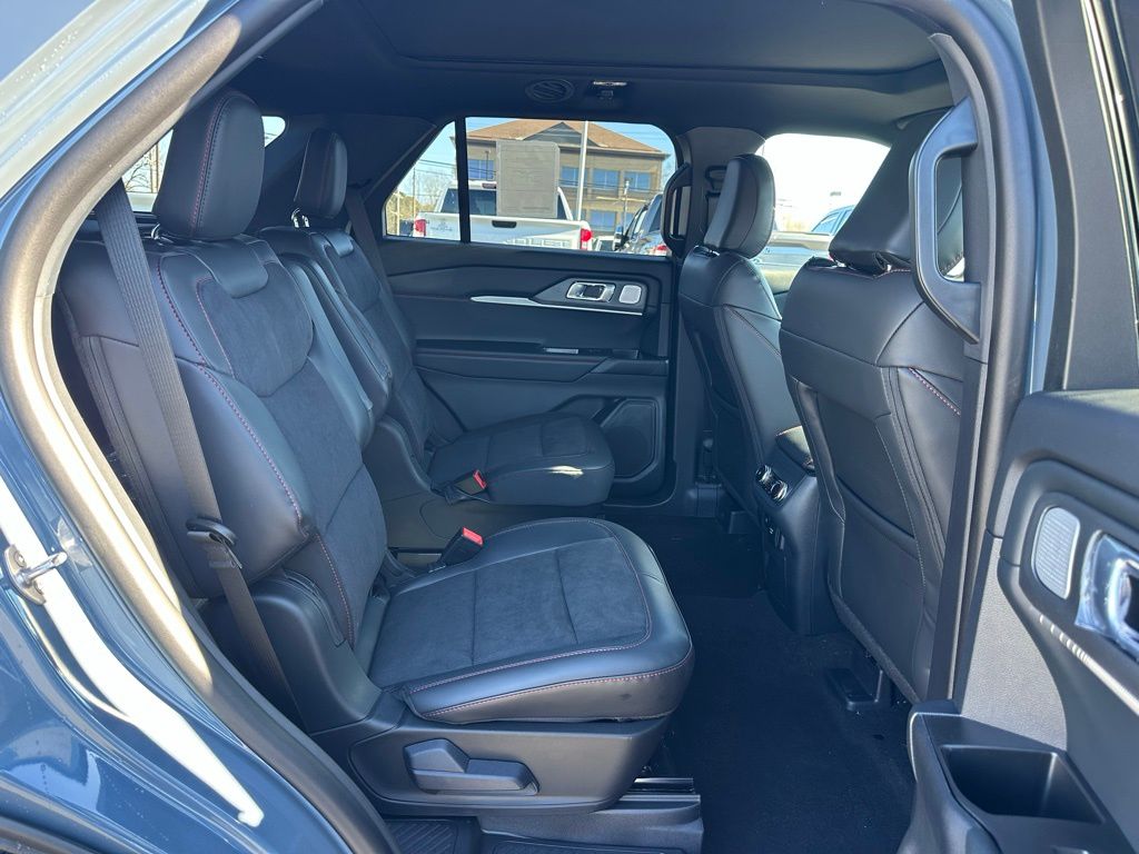 2026 Ford Explorer ST - Photo 17