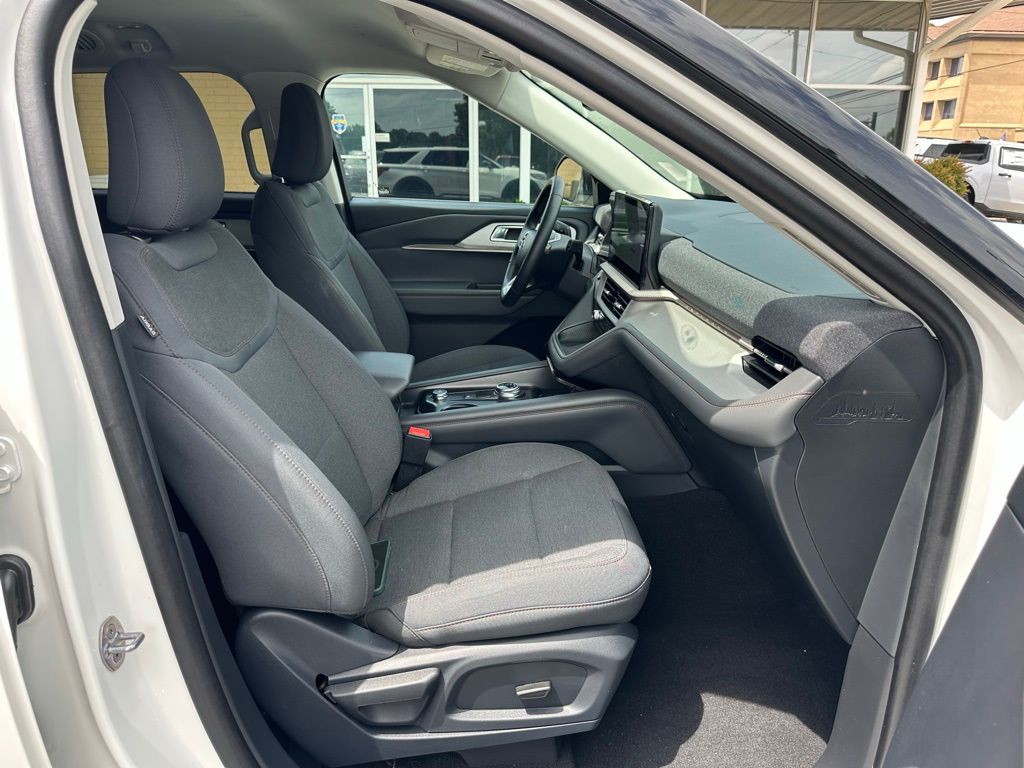 2025 Ford Explorer Active - Photo 17