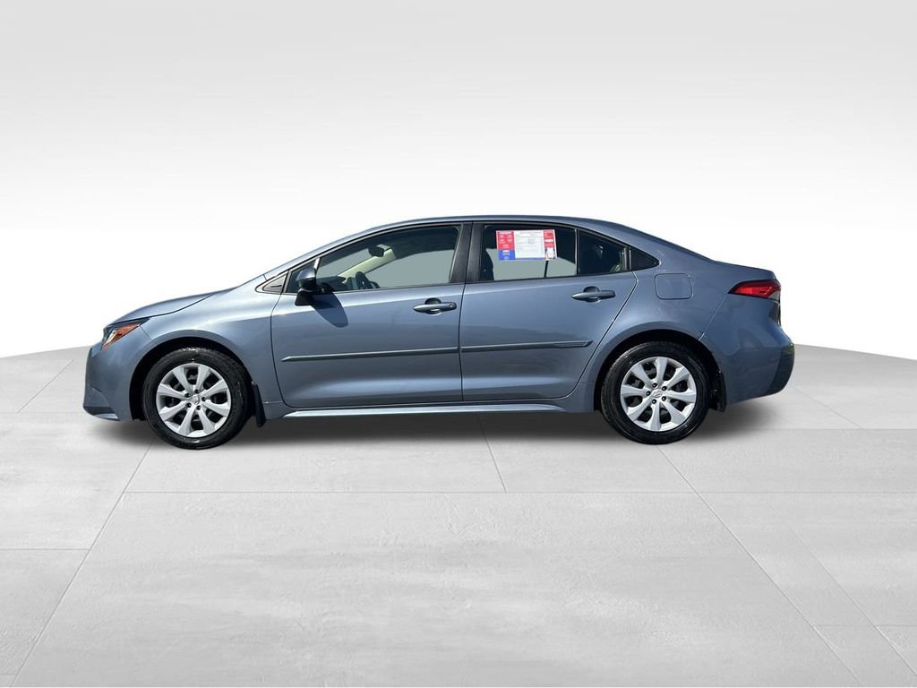 2022 Toyota Corolla LE photo 2
