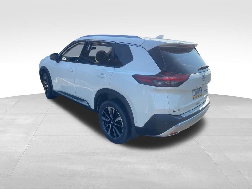 2022 Nissan Rogue Platinum photo 2