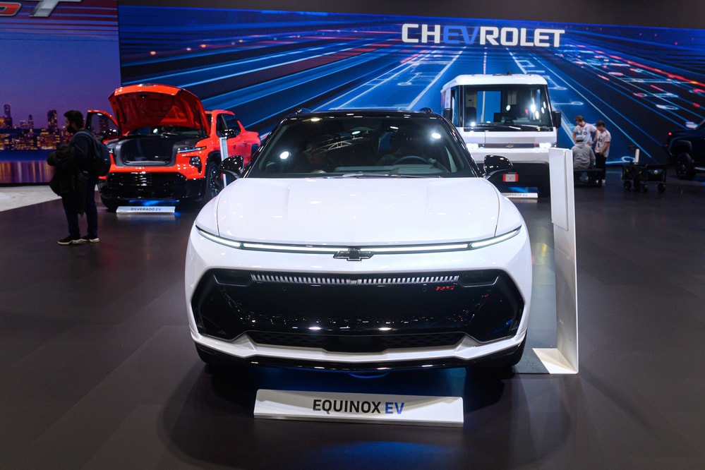 2025-gmc-terrain-vs-2025-chevy-equinox-choosing-the-right-suv--img.jpg