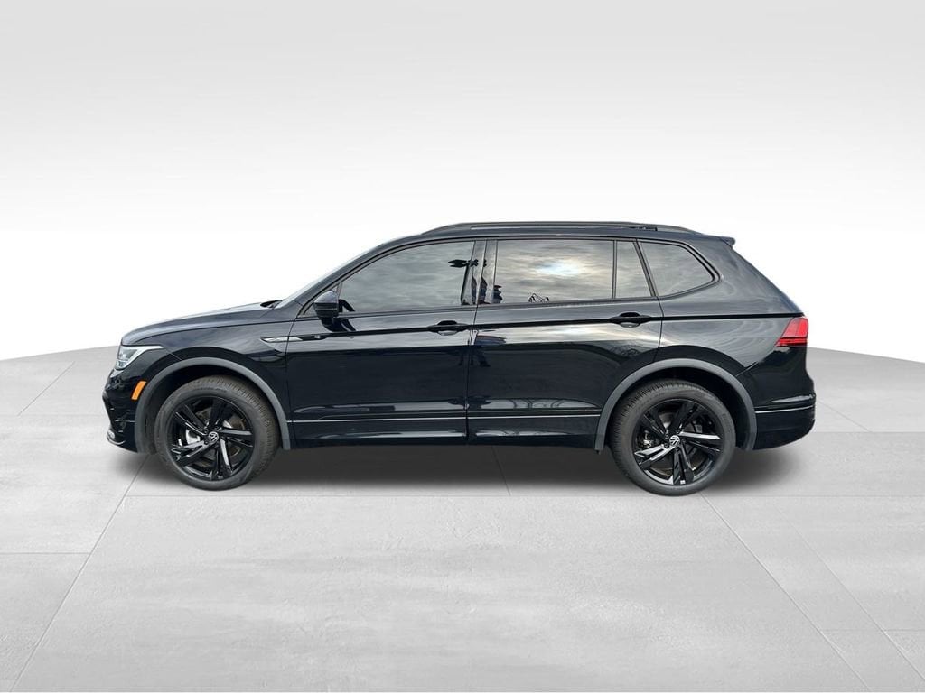 Used 2024 Volkswagen Tiguan SE R-LINE BLACK with VIN 3VV8B7AX6RM006480 for sale in Ashtabula, OH