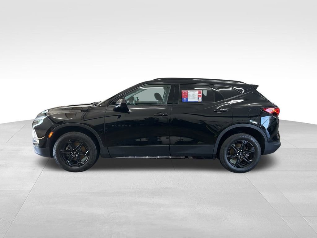 2023 Chevrolet Blazer 2LT photo 2