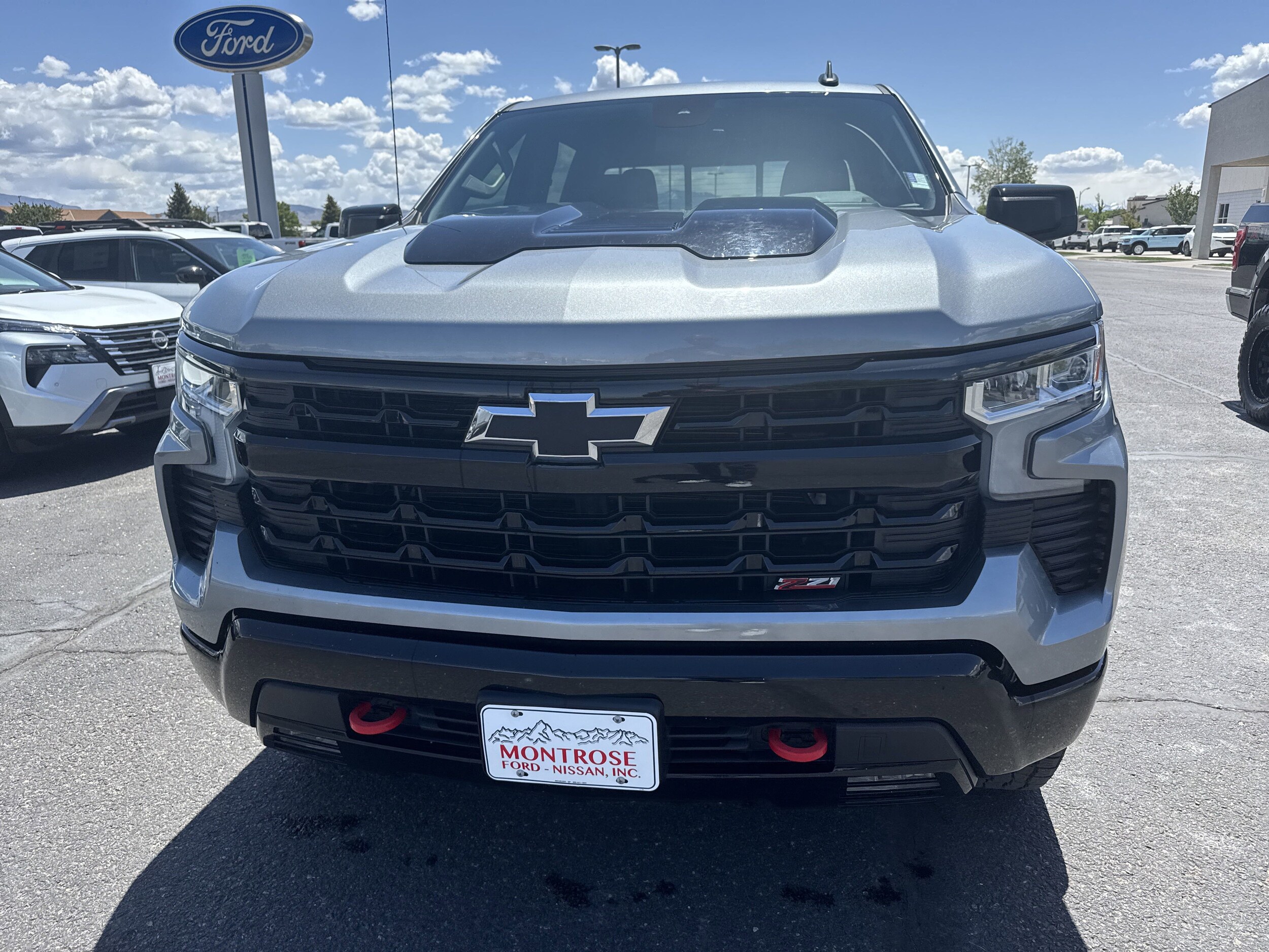 2023 Chevrolet Silverado 1500 LT Trail Boss photo 2
