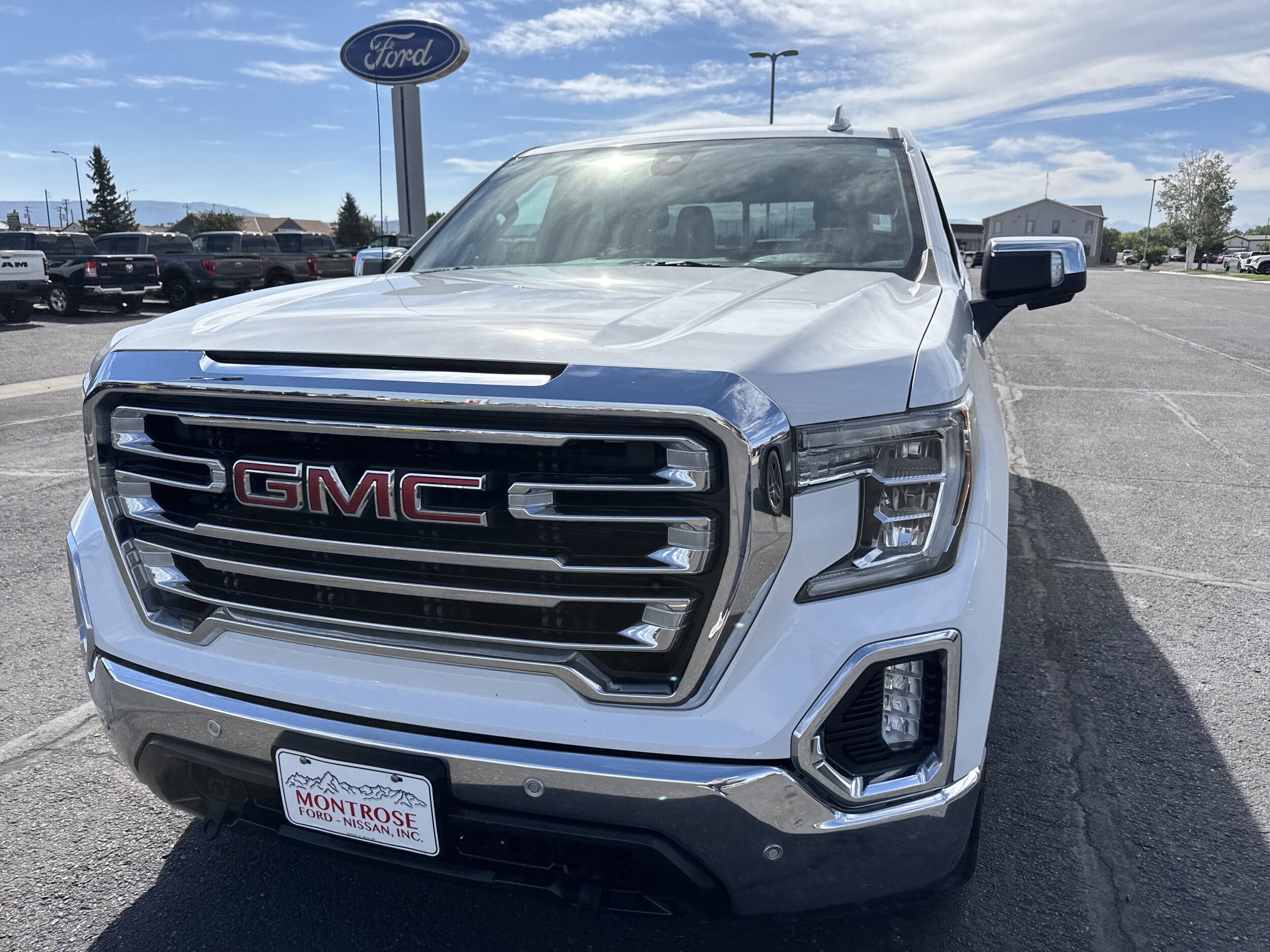 2021 Gmc Sierra 1500 SLT photo 2