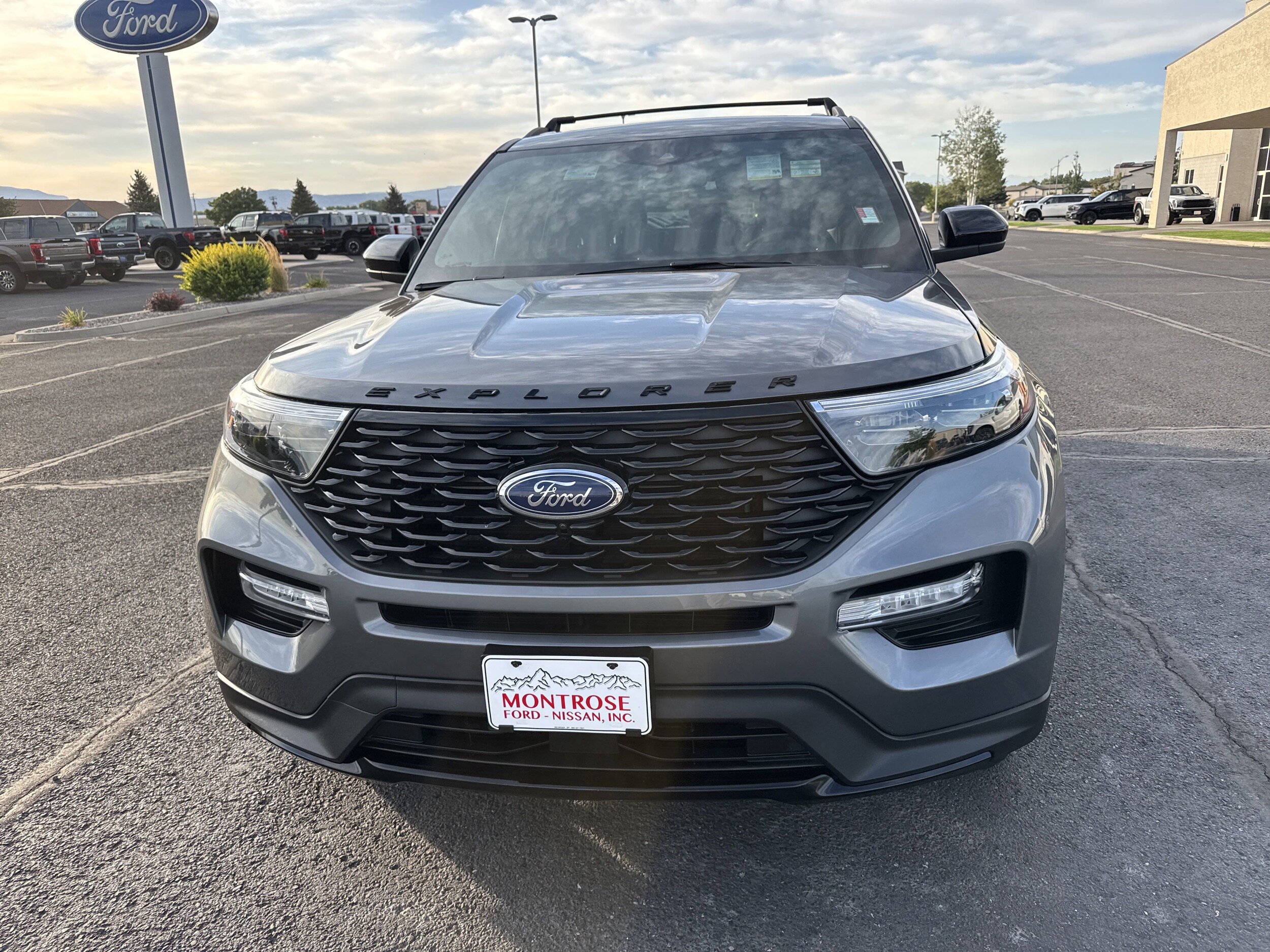 2023 Ford Explorer ST-Line photo 2