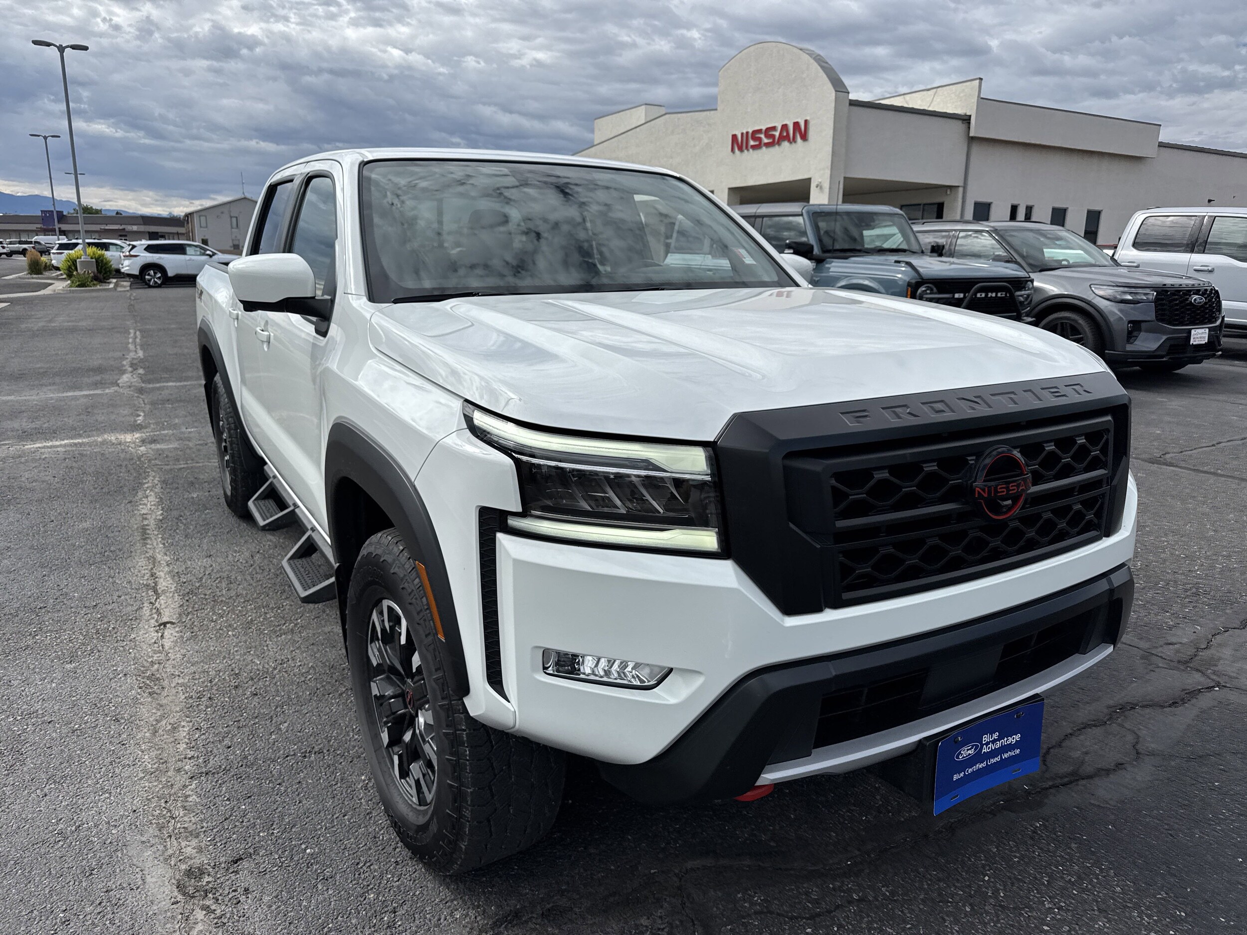 2023 Nissan Frontier PRO-4X photo 3