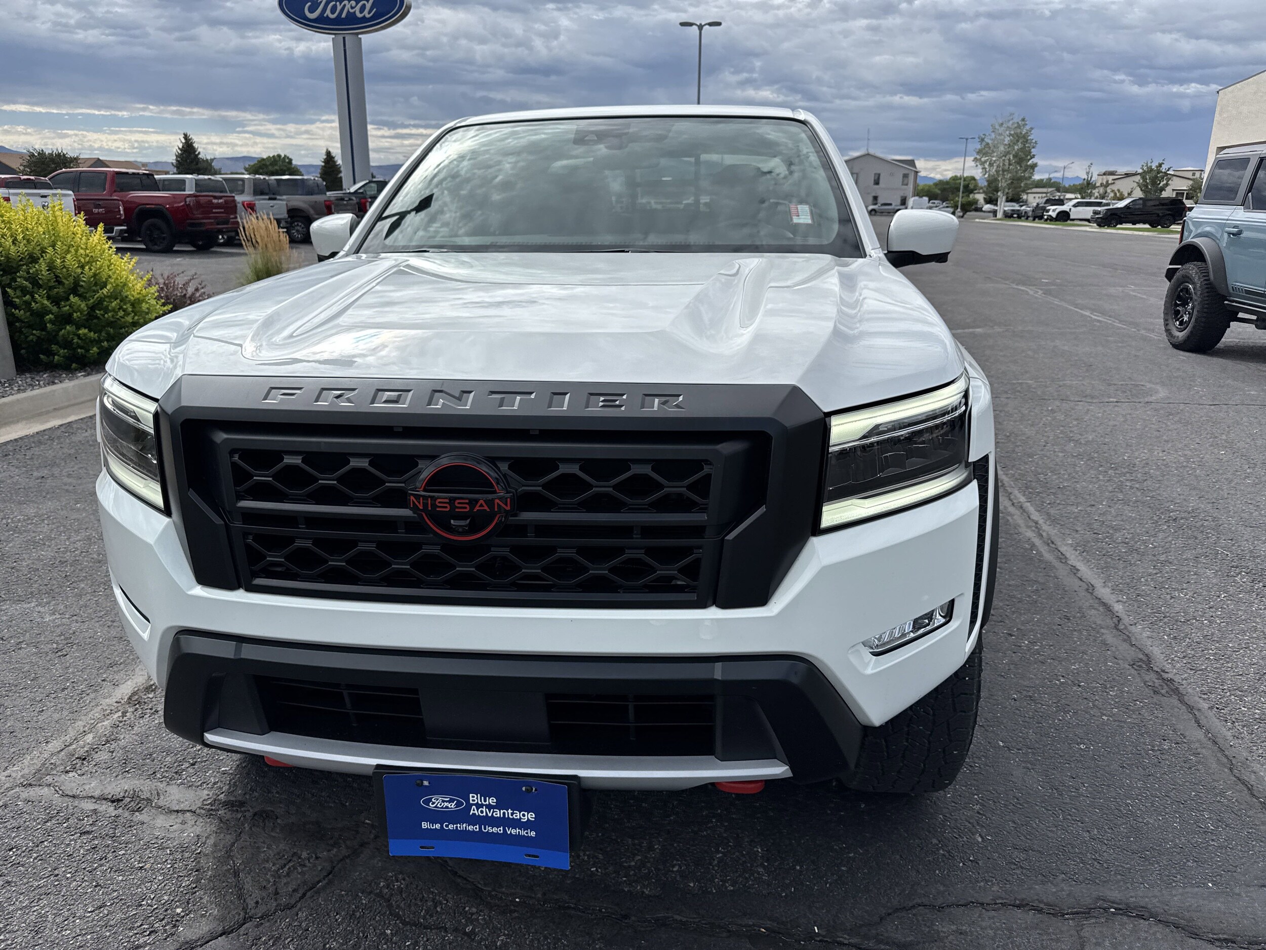 2023 Nissan Frontier PRO-4X photo 2