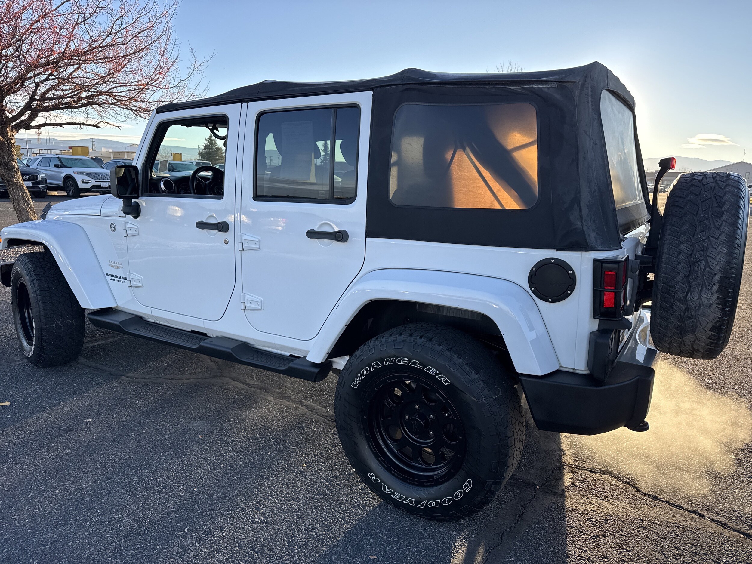 2012 Jeep Wrangler Unlimited Sahara photo 4