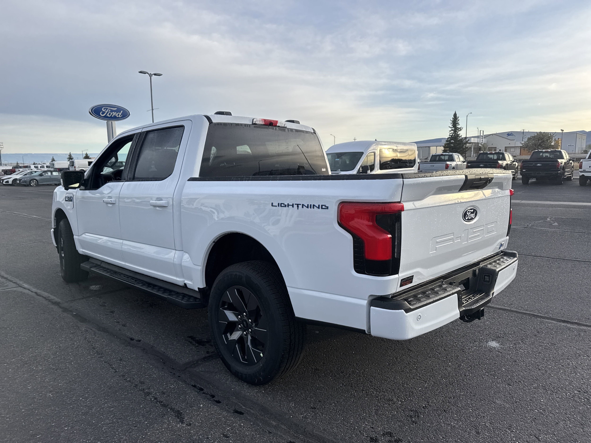 2025 Ford F-150 Lightning Flash - Photo 7