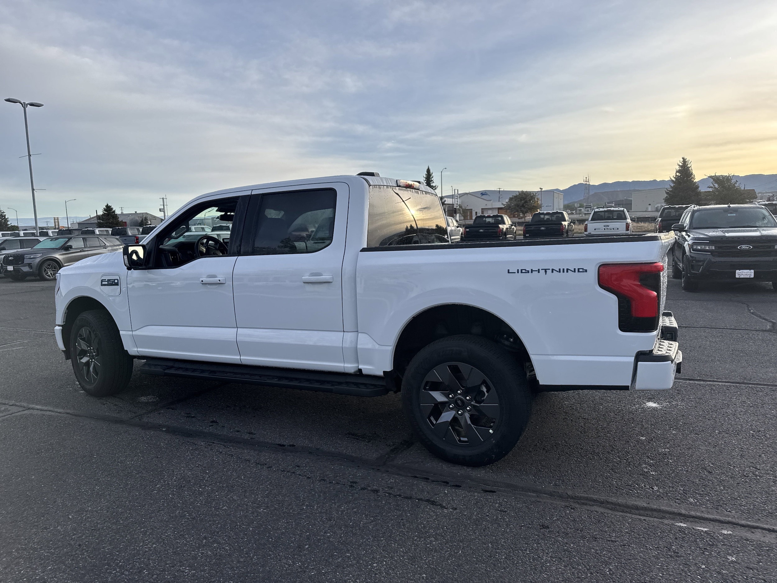 2025 Ford F-150 Lightning Flash - Photo 8