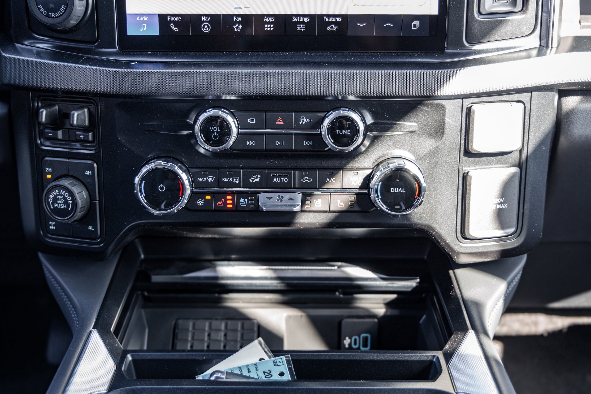 2026 Ford F-350 Super Duty Platinum - Photo 14