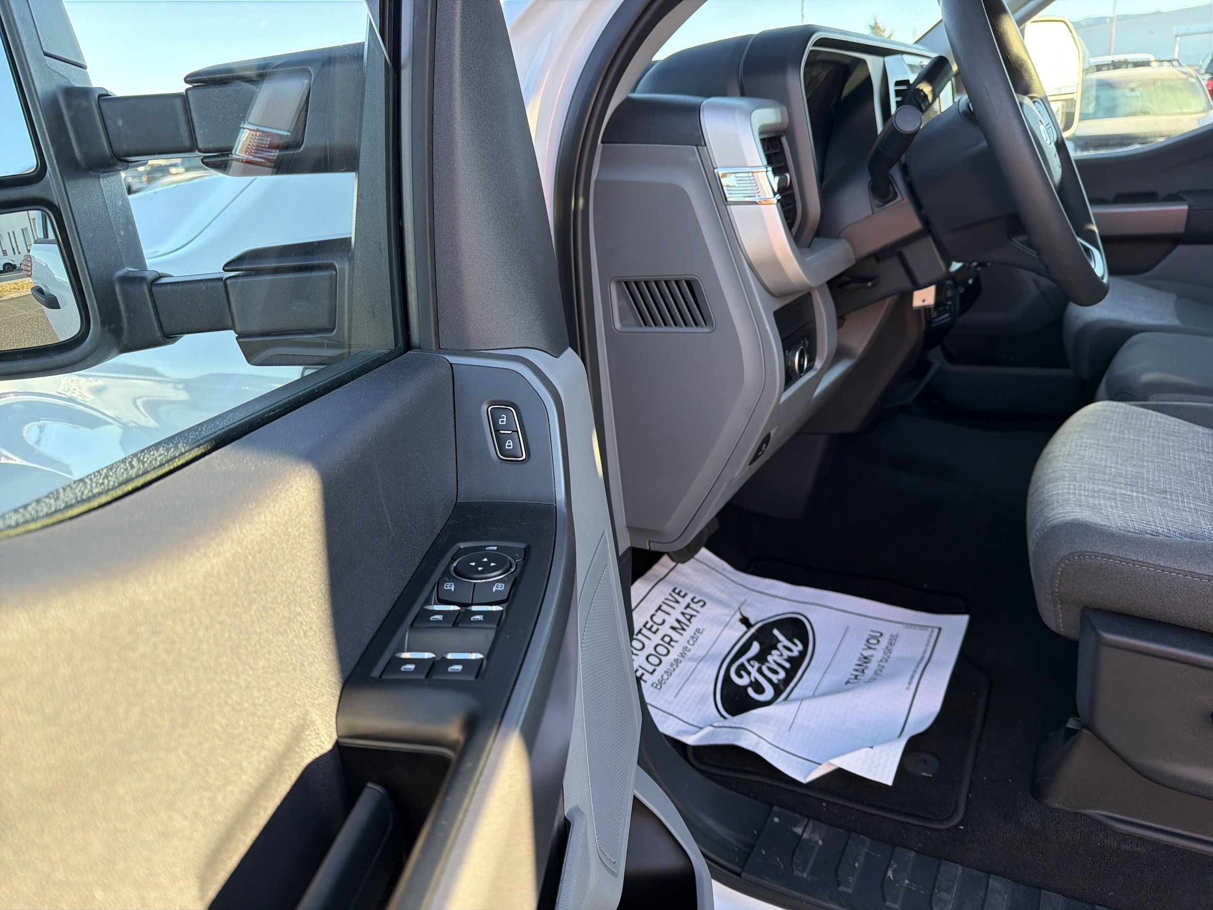 2026 Ford F-350 Super Duty XLT - Photo 11