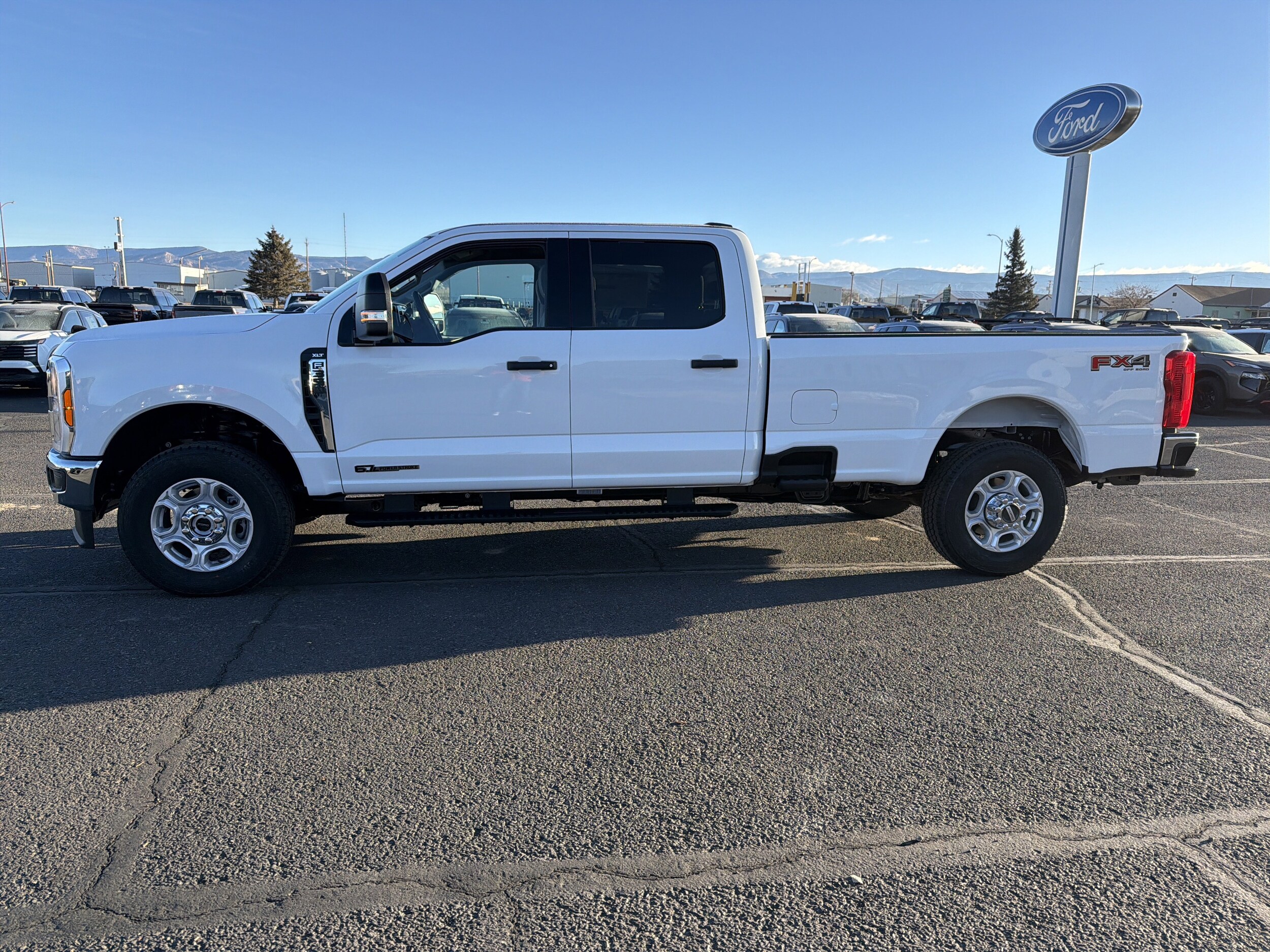 2026 Ford F-350 Super Duty XLT - Photo 2