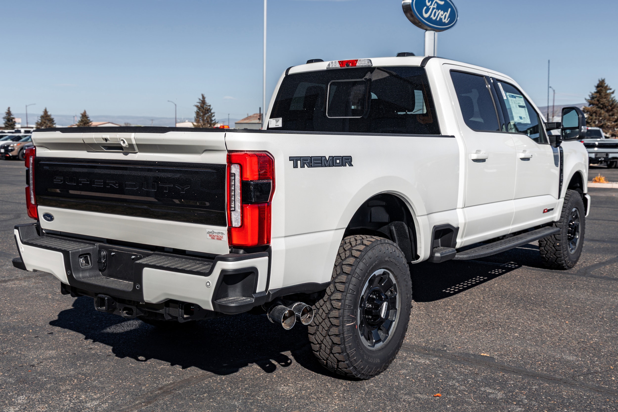 2026 Ford F-350 Super Duty Platinum - Photo 4