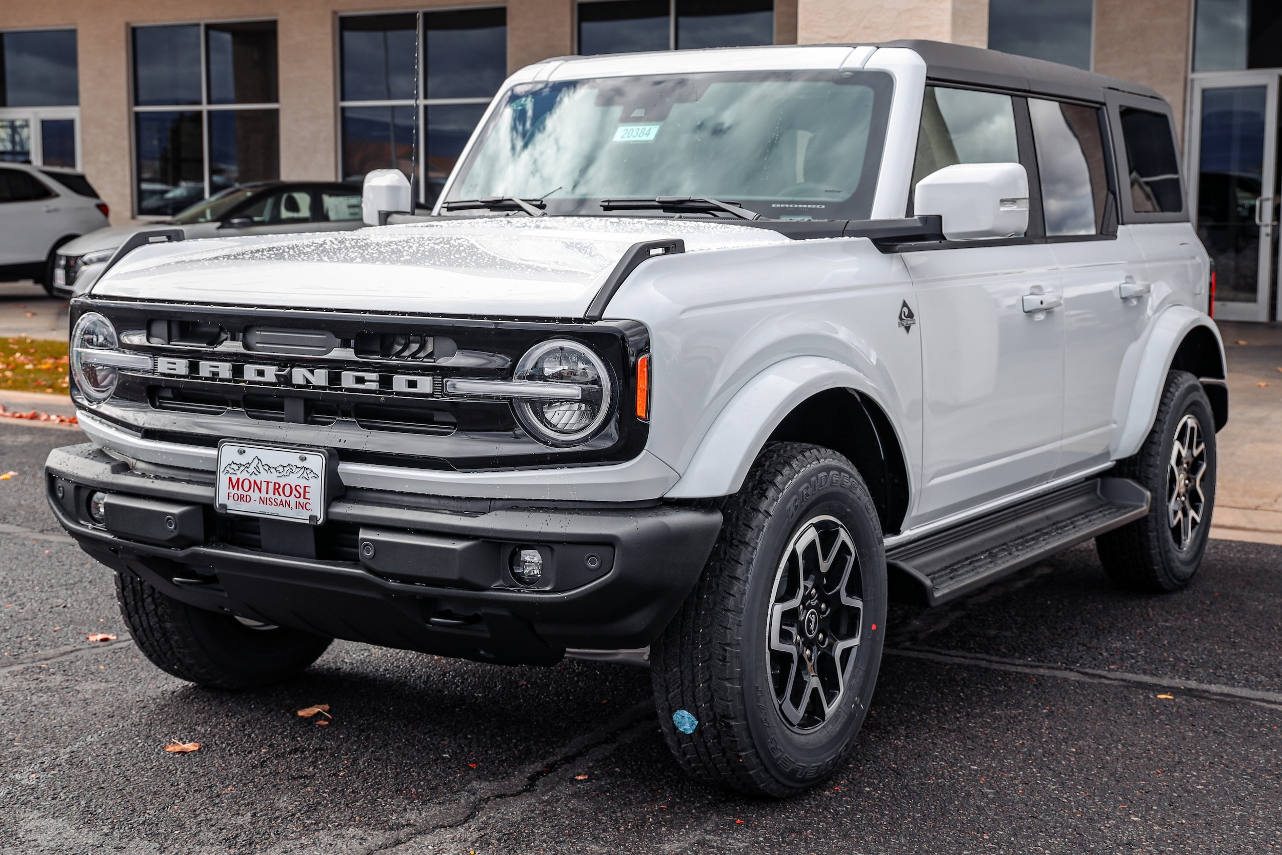 2025 Ford Bronco 4-Door Outer Banks's photo