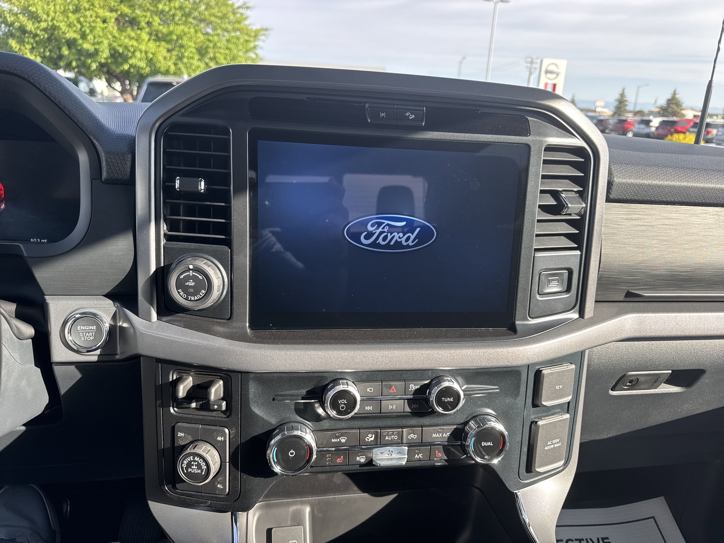 2025 Ford F-150 XLT - Photo 12