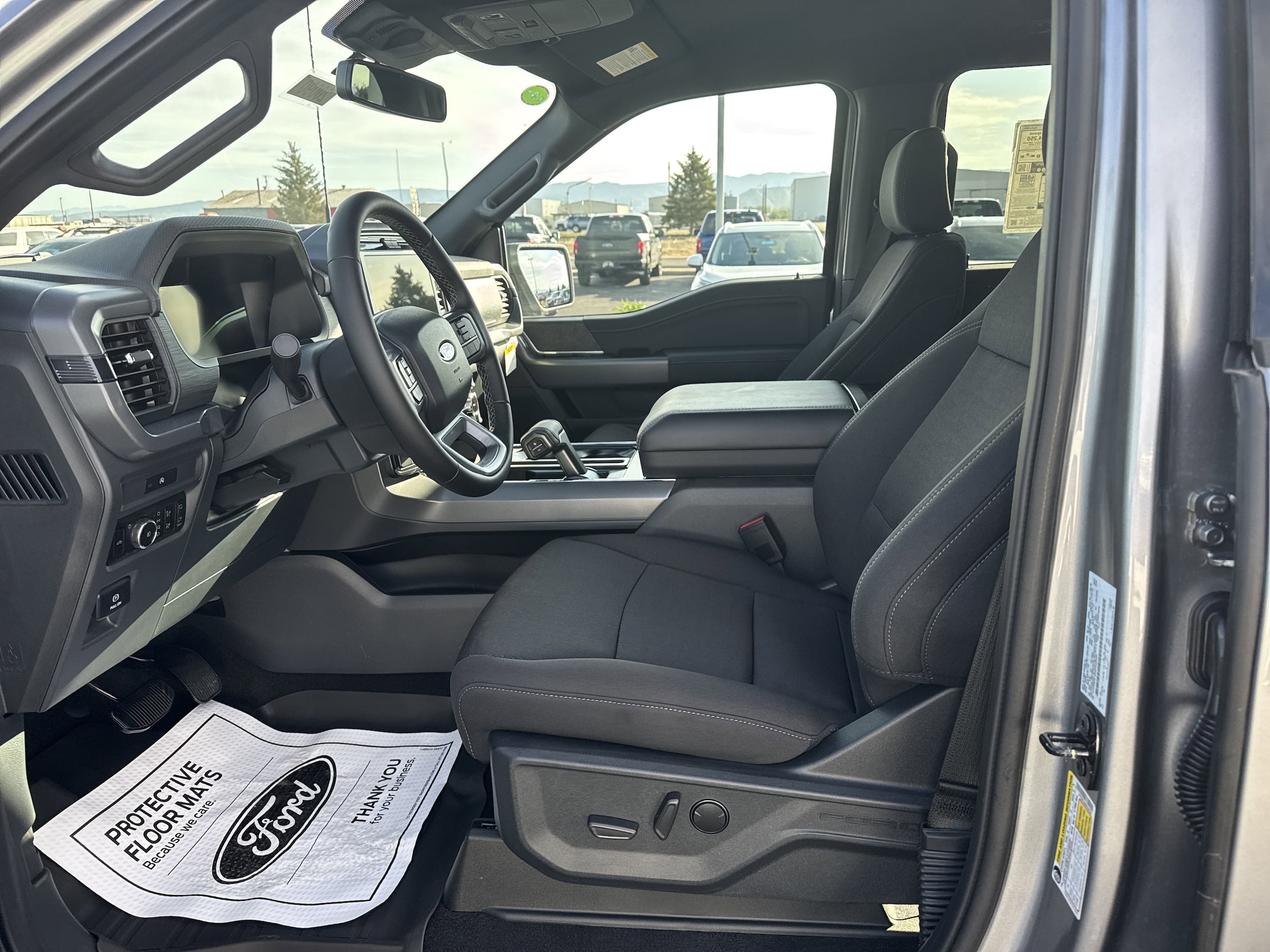 2025 Ford F-150 XLT - Photo 9