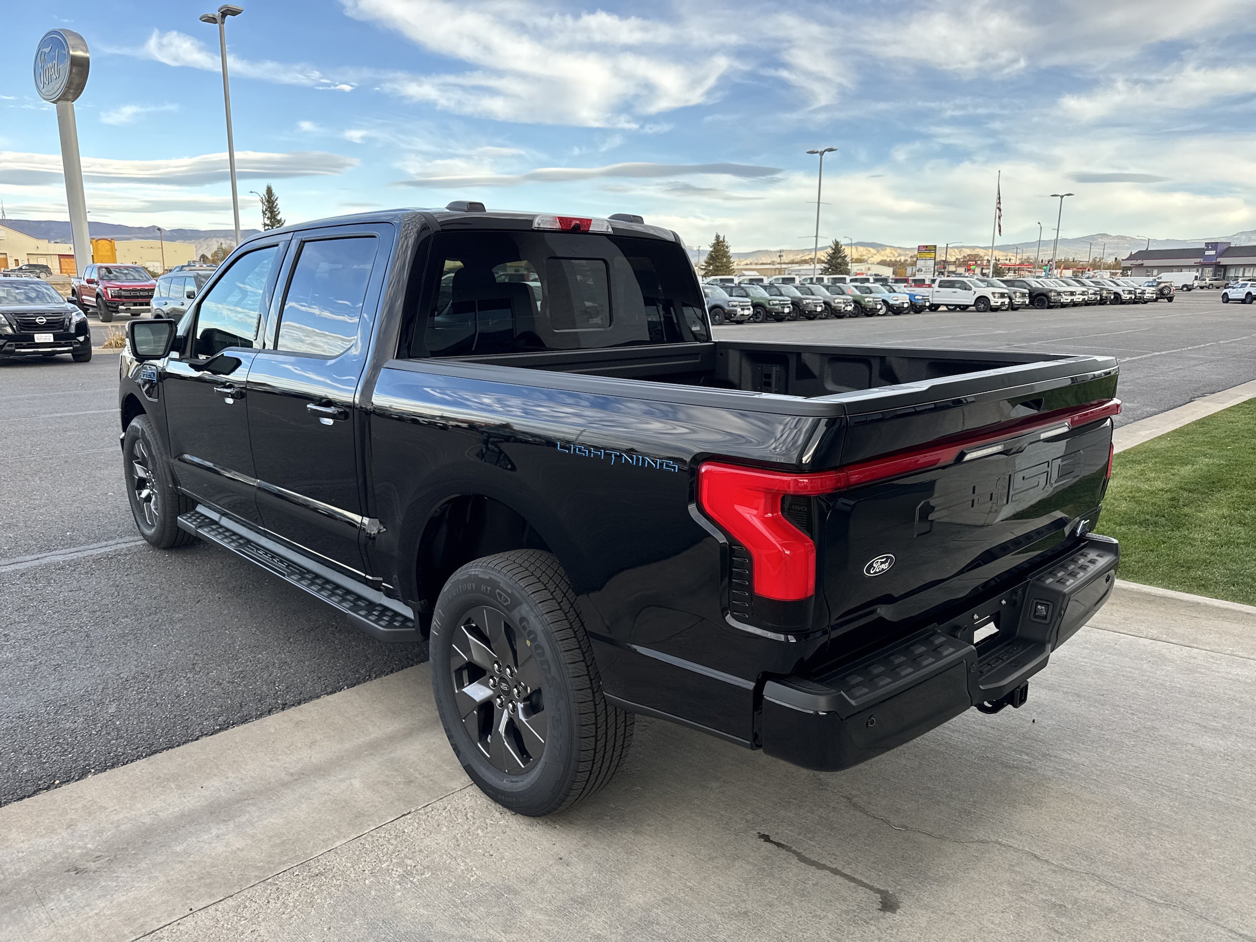2025 Ford F-150 Lightning Lariat - Photo 7