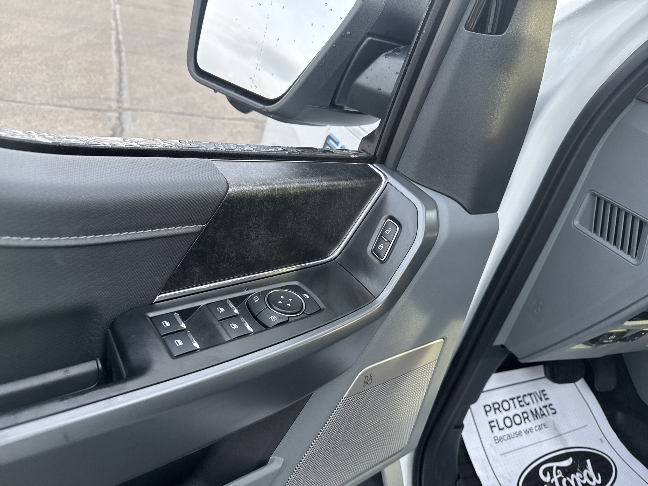 2025 Ford F-150 Lightning Flash - Photo 11