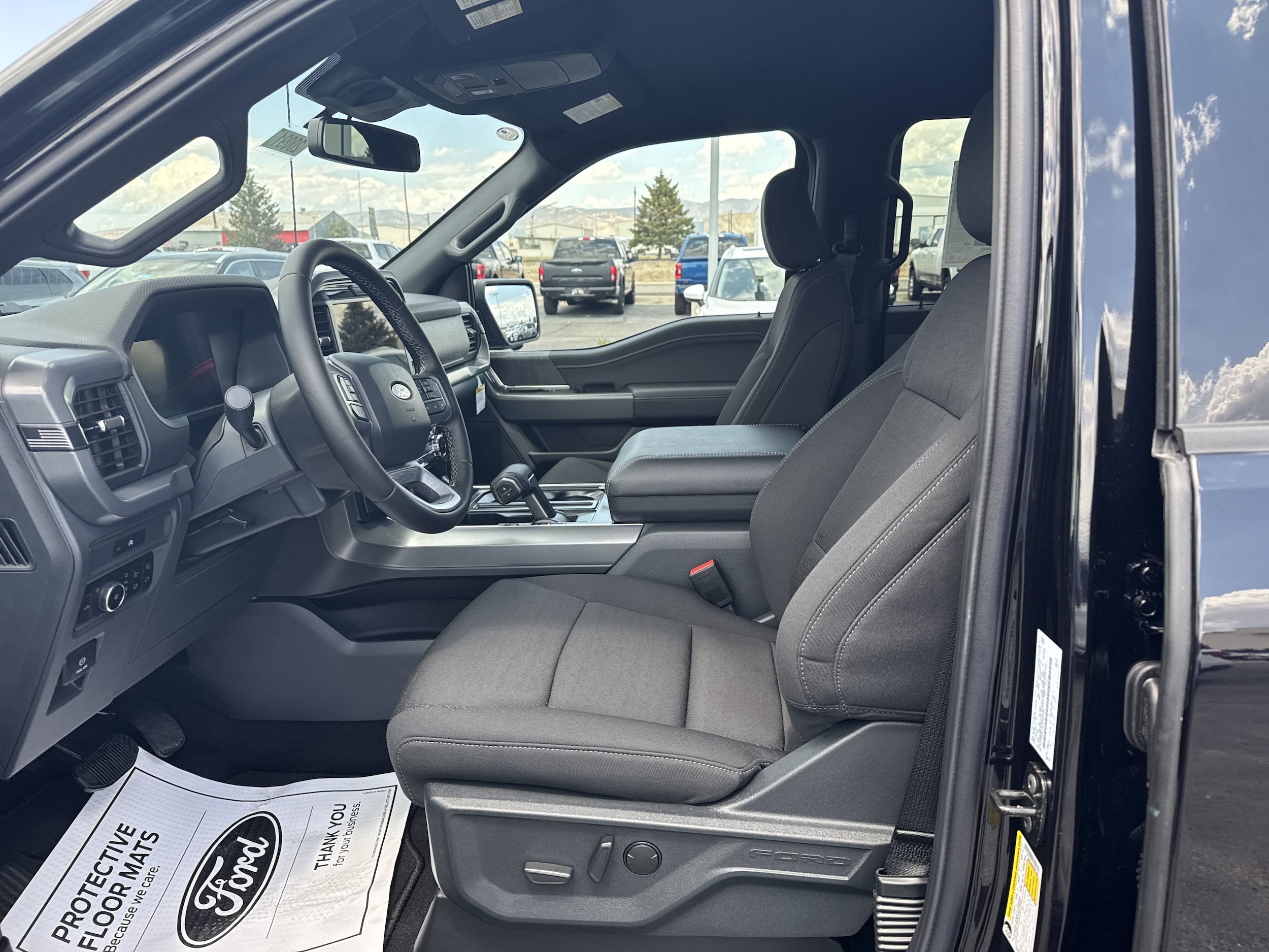 2025 Ford F-150 XLT - Photo 12