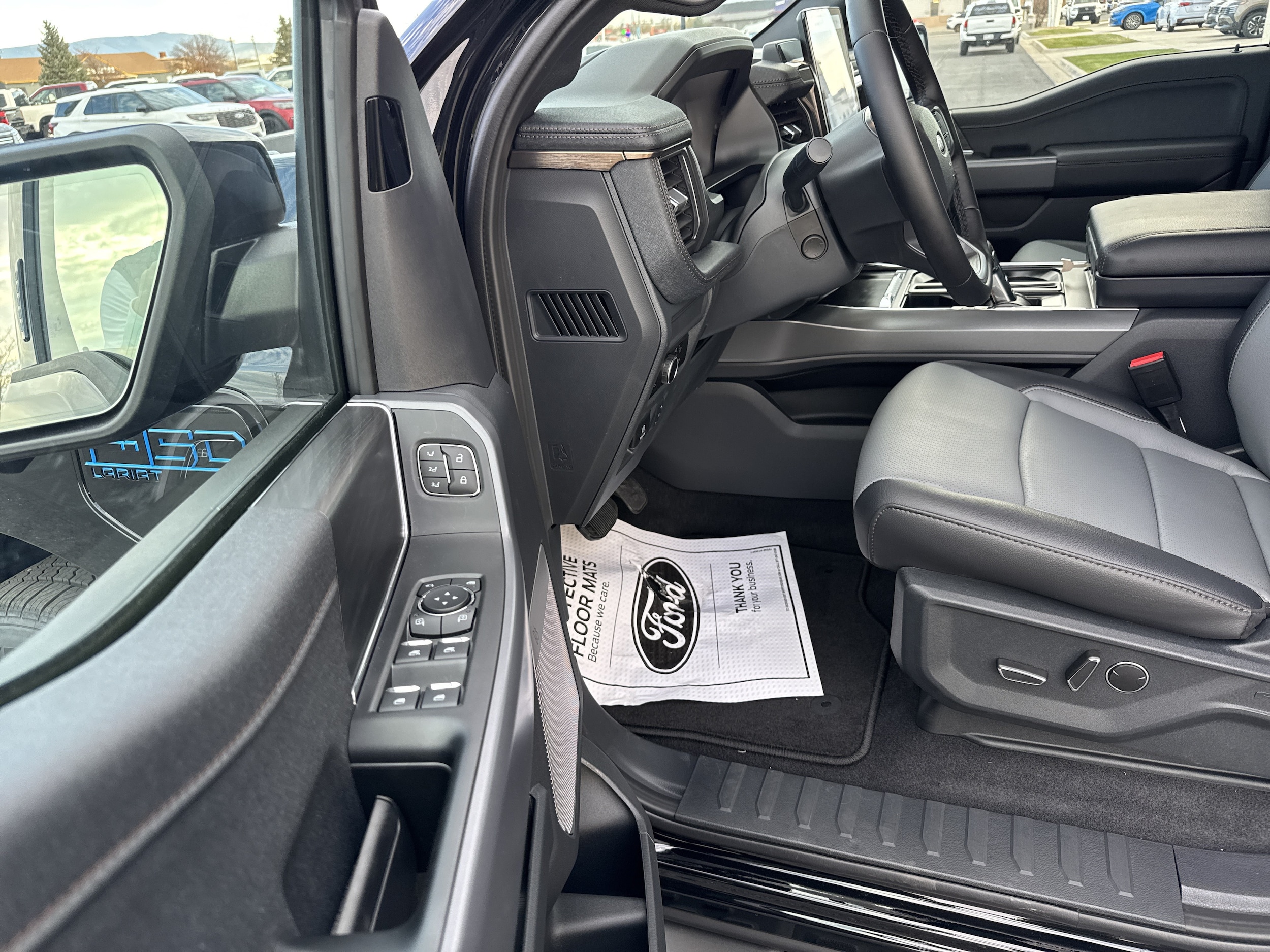 2025 Ford F-150 Lightning Lariat - Photo 11