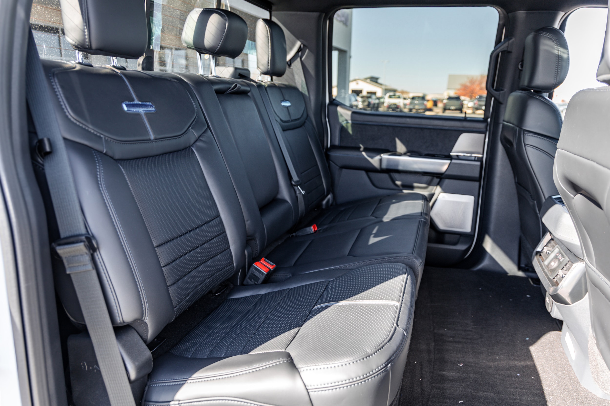2026 Ford F-350 Super Duty Platinum - Photo 11