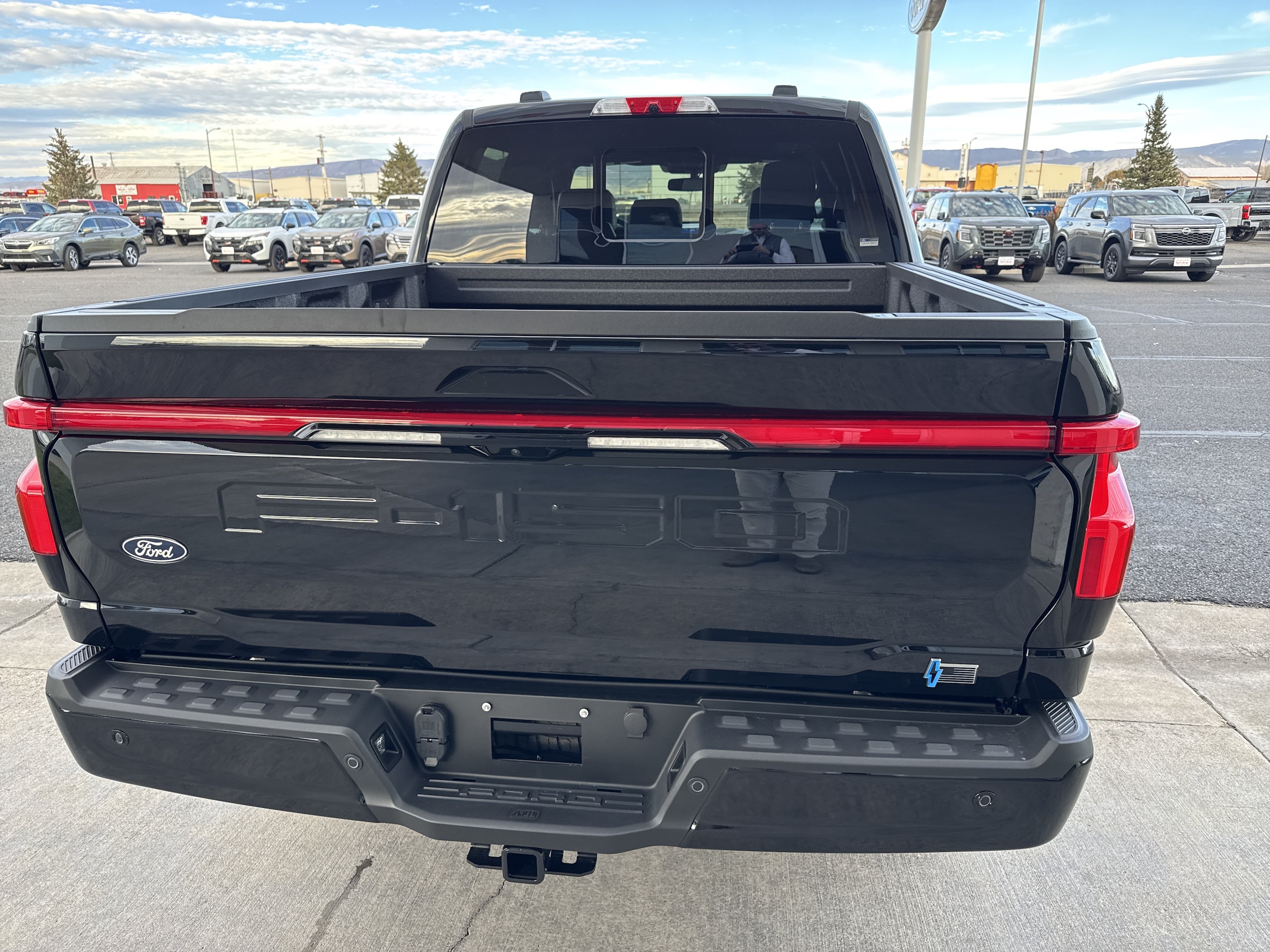 2025 Ford F-150 Lightning Lariat - Photo 6