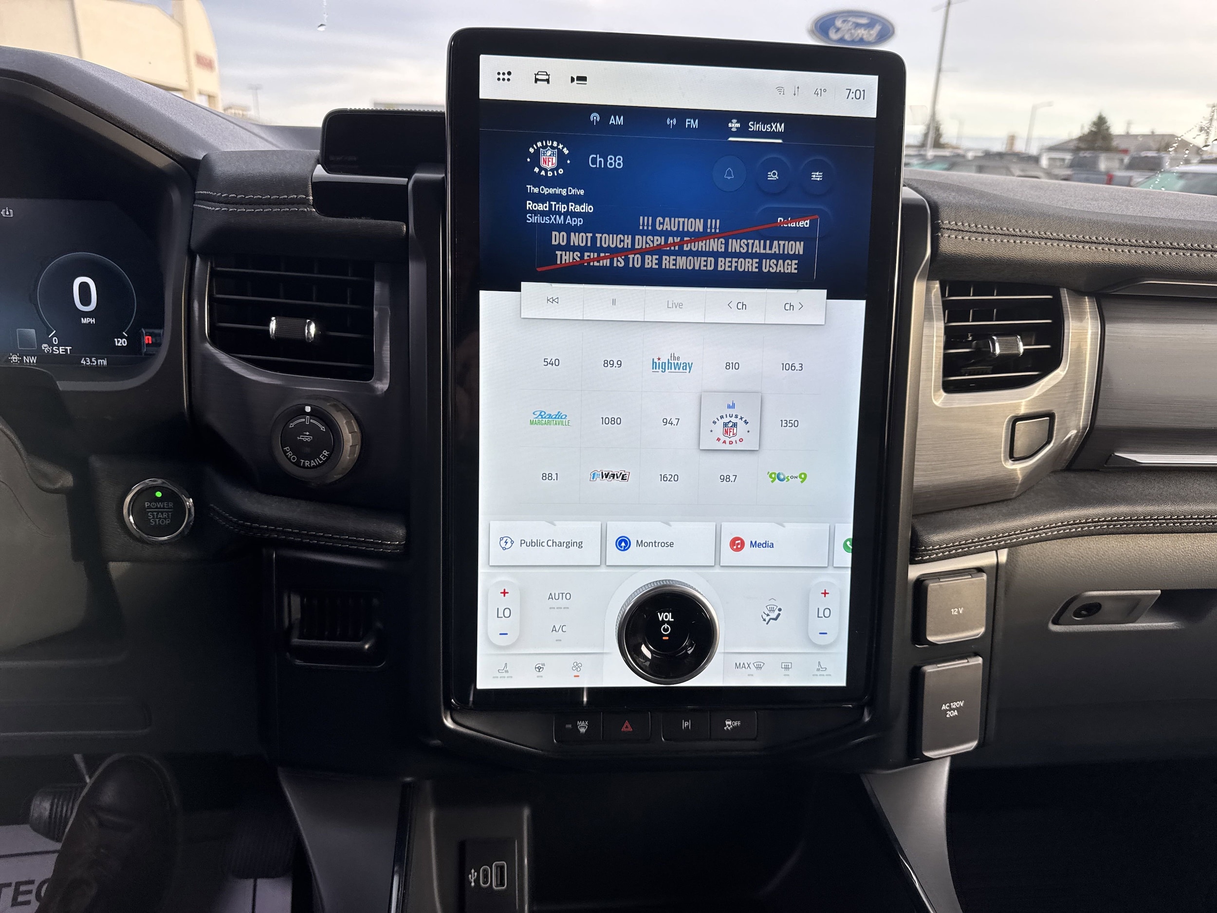 2025 Ford F-150 Lightning Flash - Photo 12