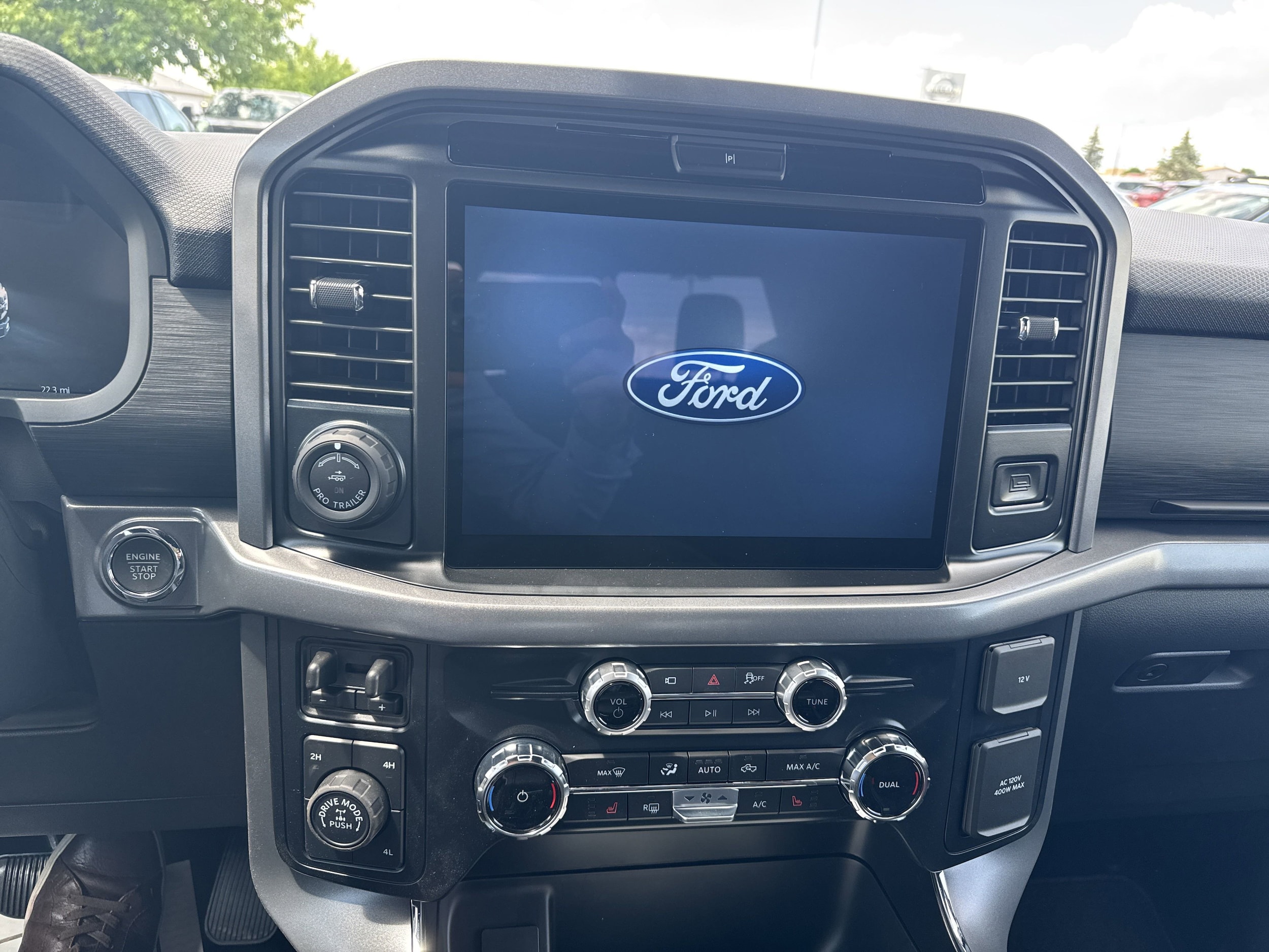 2025 Ford F-150 XLT - Photo 15