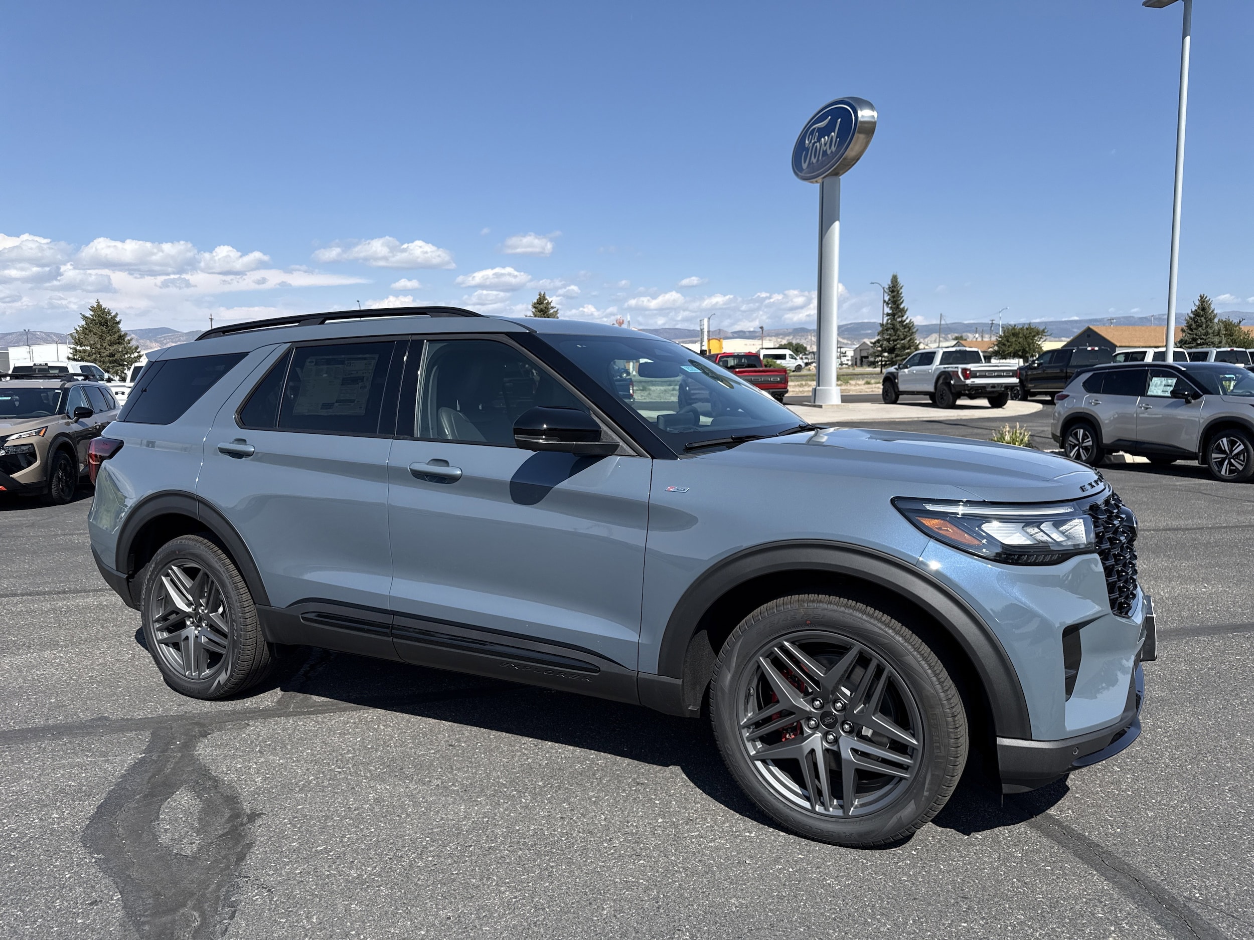 2025 Ford Explorer ST-Line