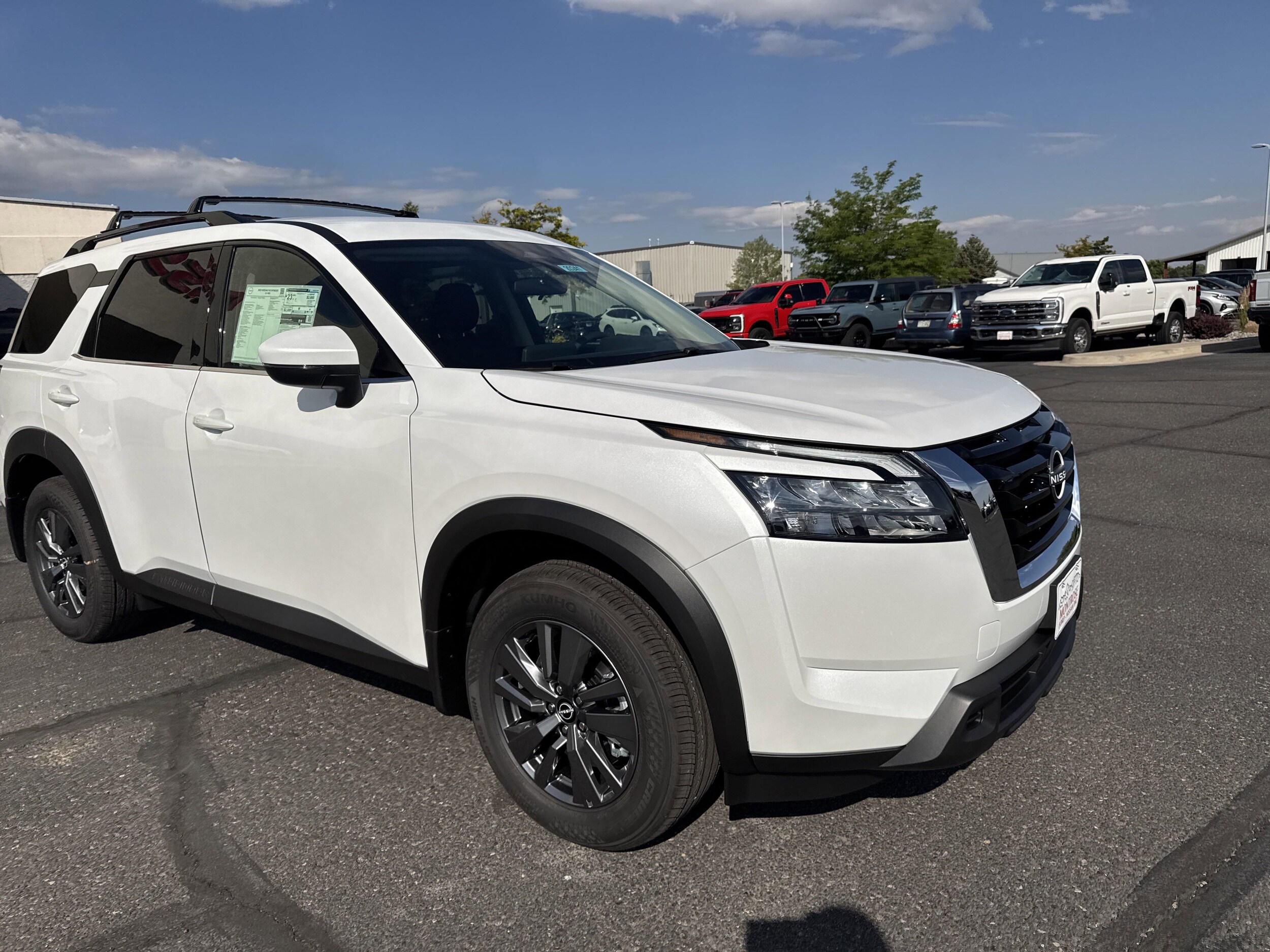 2025 Nissan Pathfinder SV photo 2
