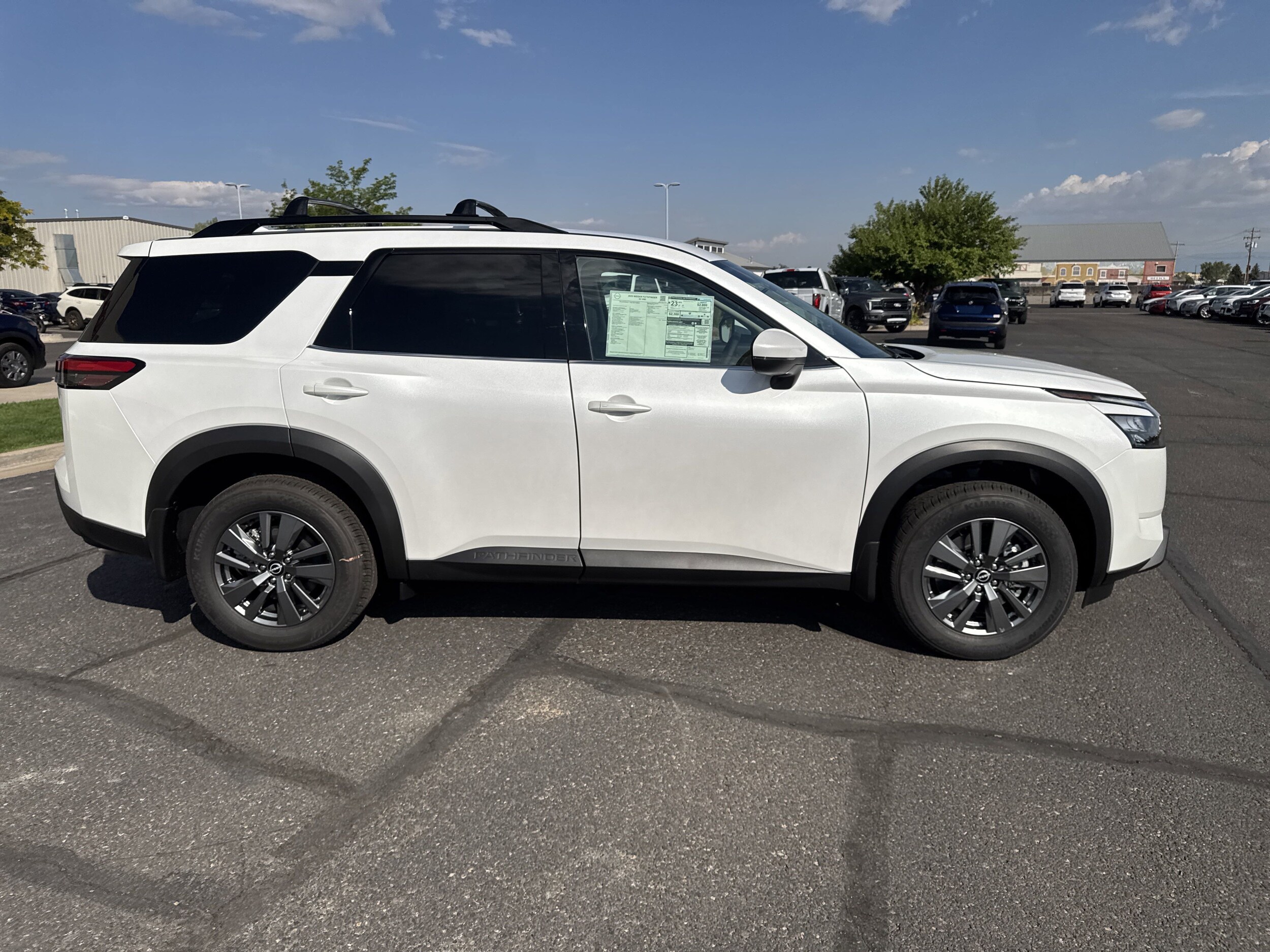 2025 Nissan Pathfinder SV photo 3