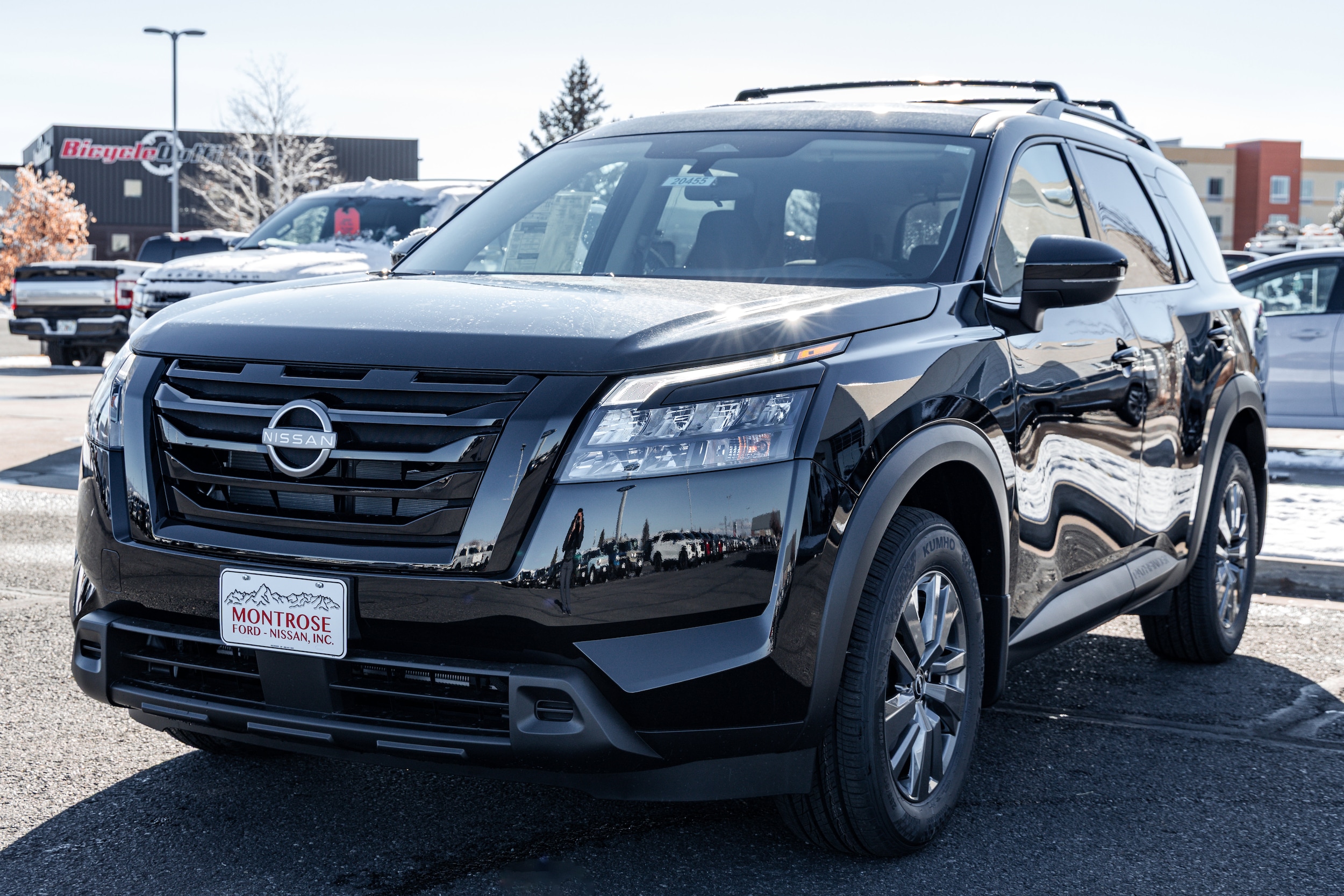 2025 Nissan Pathfinder SV's photo