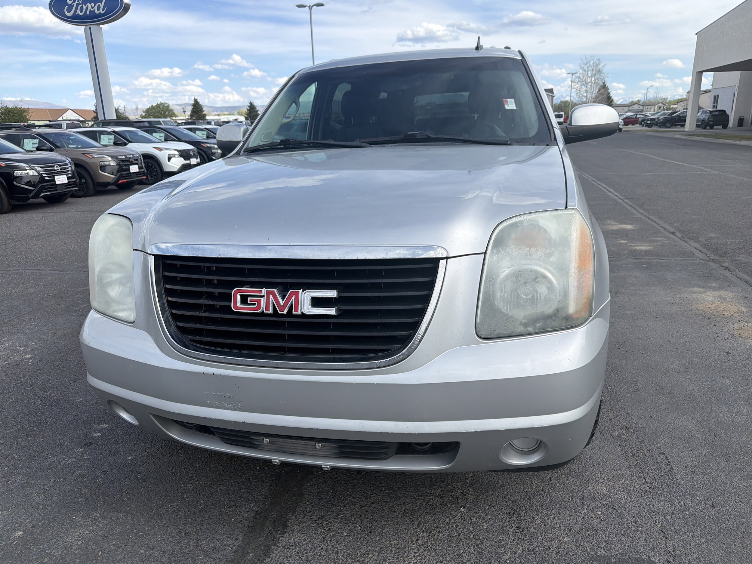Used 2011 GMC Yukon XL SLE with VIN 1GKS2HE30BR208600 for sale in Montrose, CO